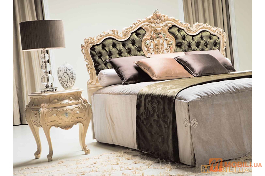 Двоспальне ліжко типу з м'якими узголів'ям і рамою KING SIZE IRIDE